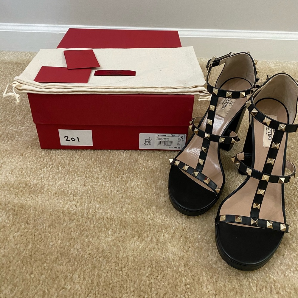 VALENTINO GARAVANI
Rockstud Block-Heel Sandals